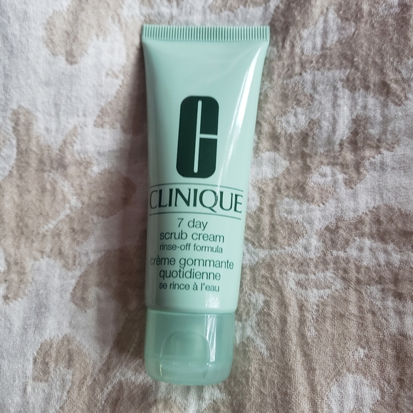 Lipstick, face mask, toiletry bag bundle💄💆‍♀️ - Picture 10 of 11